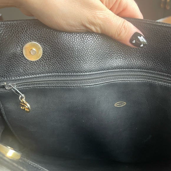 Chanel medallion caviar v stitch chevron tote - Picture 10 of 12